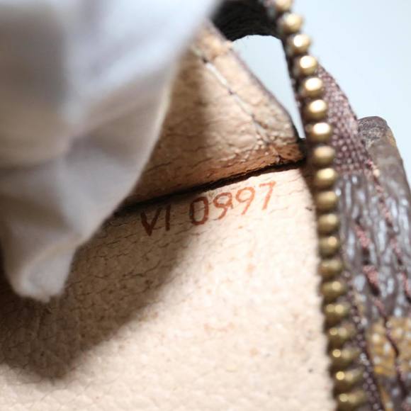 LOUIS VUITTON Monogram Bucket PM Pouch Accessory Pouch LV Auth 63916 - Picture 12 of 16
